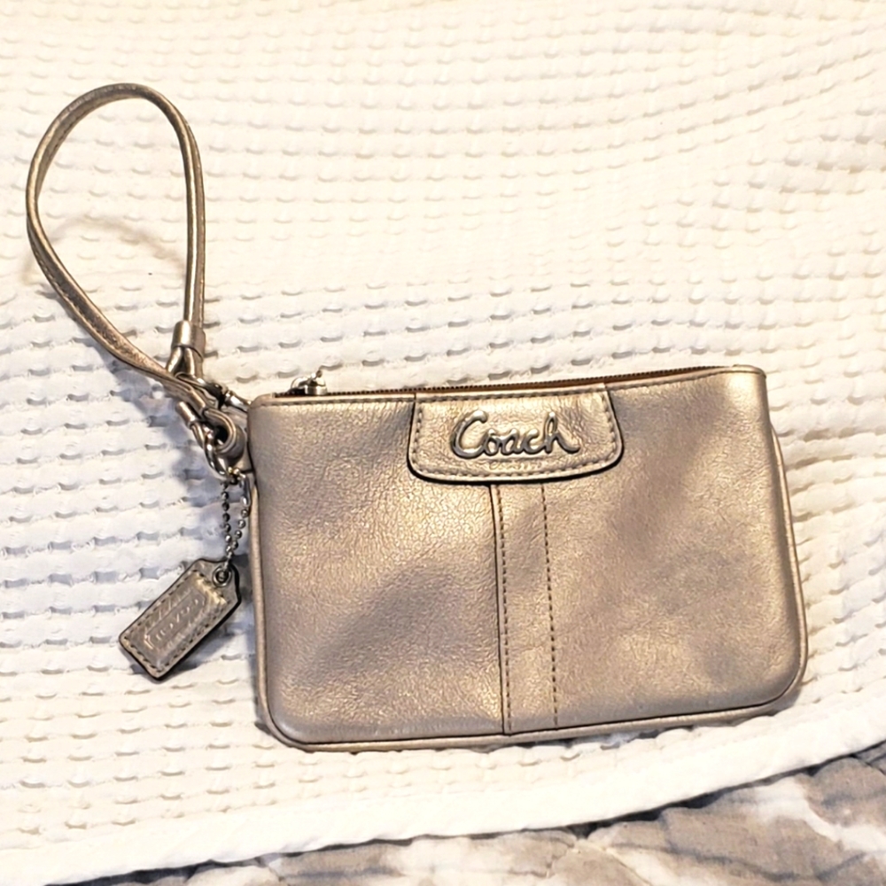 COACH Gold WRISTLET 👀